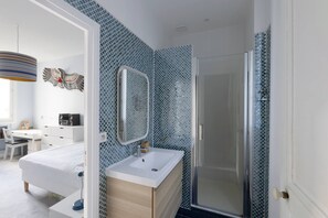 4 bedrooms, iron/ironing board, free WiFi, bed sheets - Rue de l'Université by onefinestay (Paris)