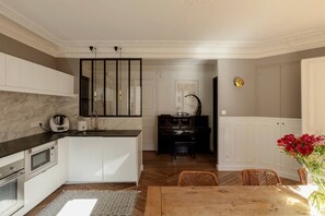 Microwave, dishwasher, coffee/tea maker, toaster - Rue Barye by onefinestay (Paris)