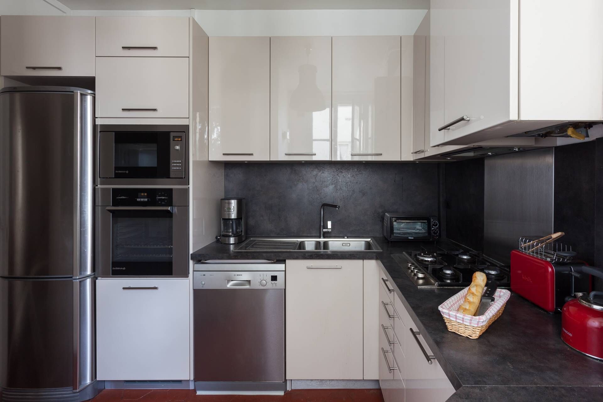 Microwave, dishwasher, coffee/tea maker, toaster