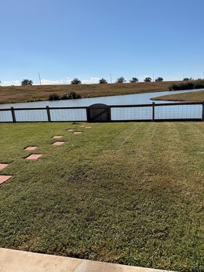 Property grounds - Gorgeous 4-bedroom house on the water in pleasant Slidell (Slidell)