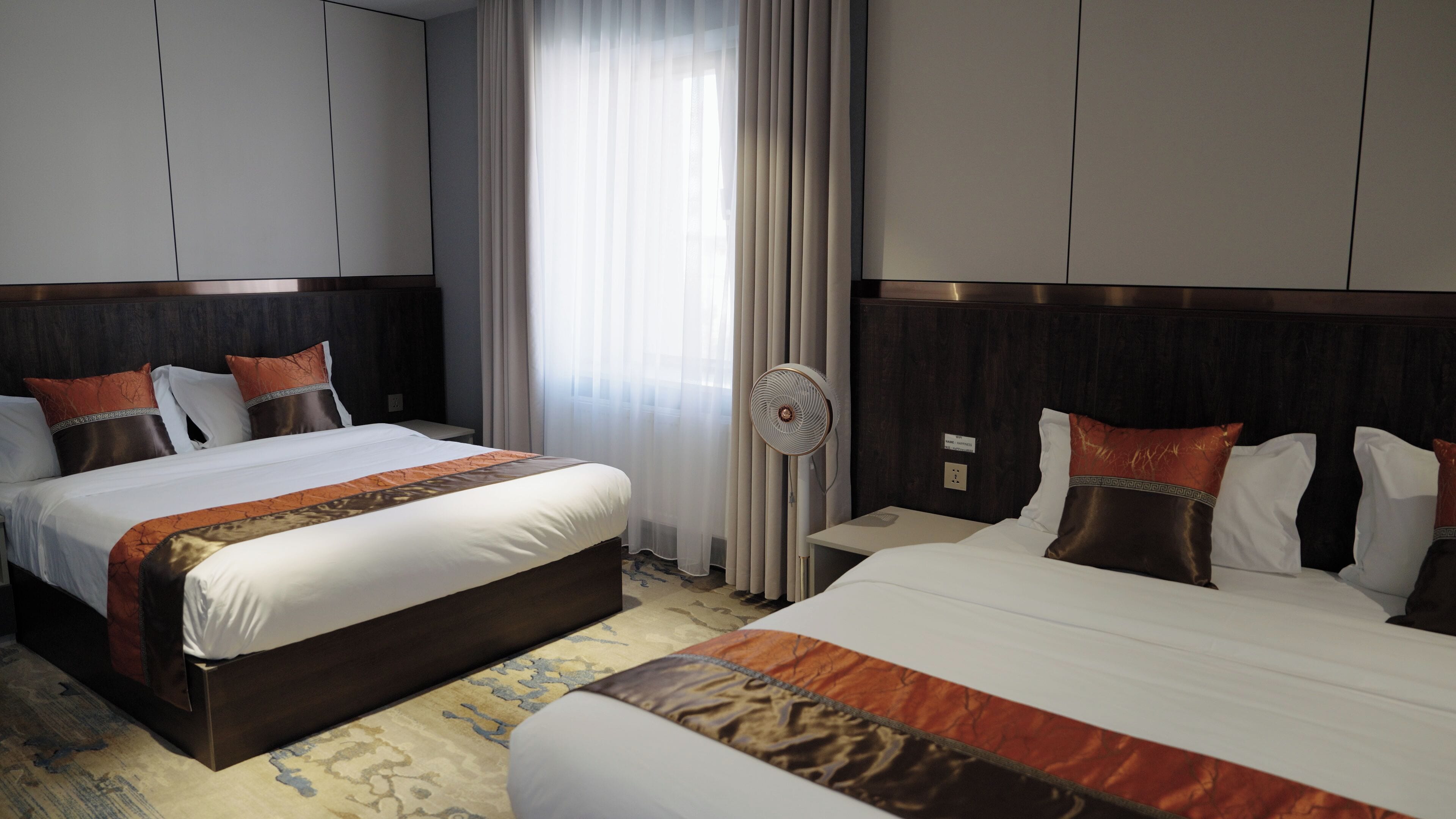 Kahden hengen deluxe-huone (yksi tai kaksi sänkyä) | Oleskelualue