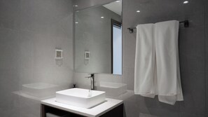 تجهيزات دش، مناشف، صابون، شامبو