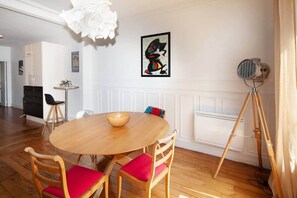 Dining - Spacious family apartment close to Eiffel Tower (Paris)