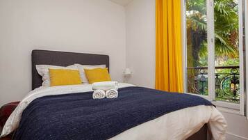 1 habitación, tabla de planchar con plancha, wifi gratis y ropa de cama