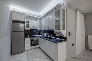 Private kitchen - Two bedroom central apartent #by db apartments (Thessaloniki)