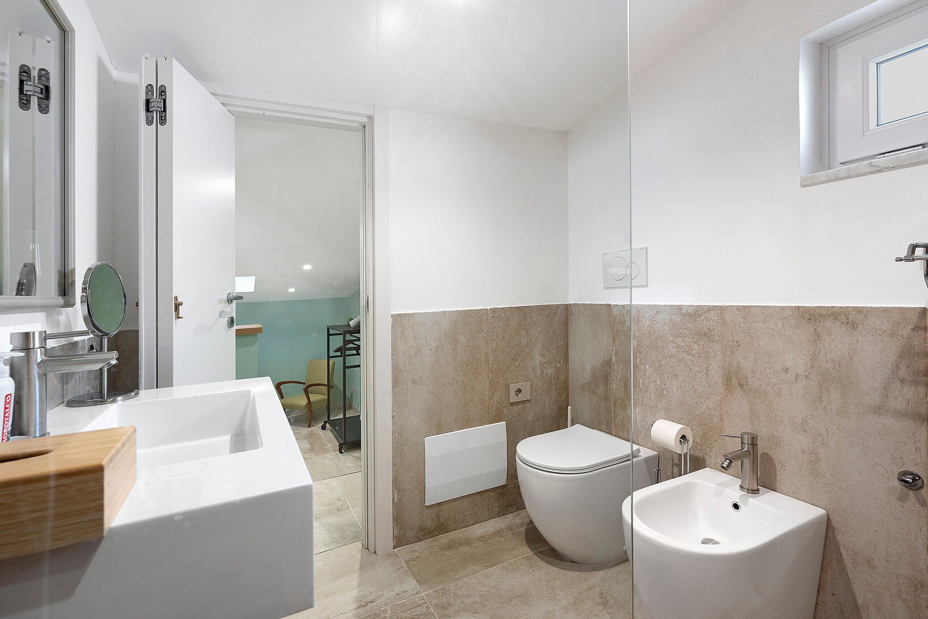 Ducha, secador de pelo, toallas