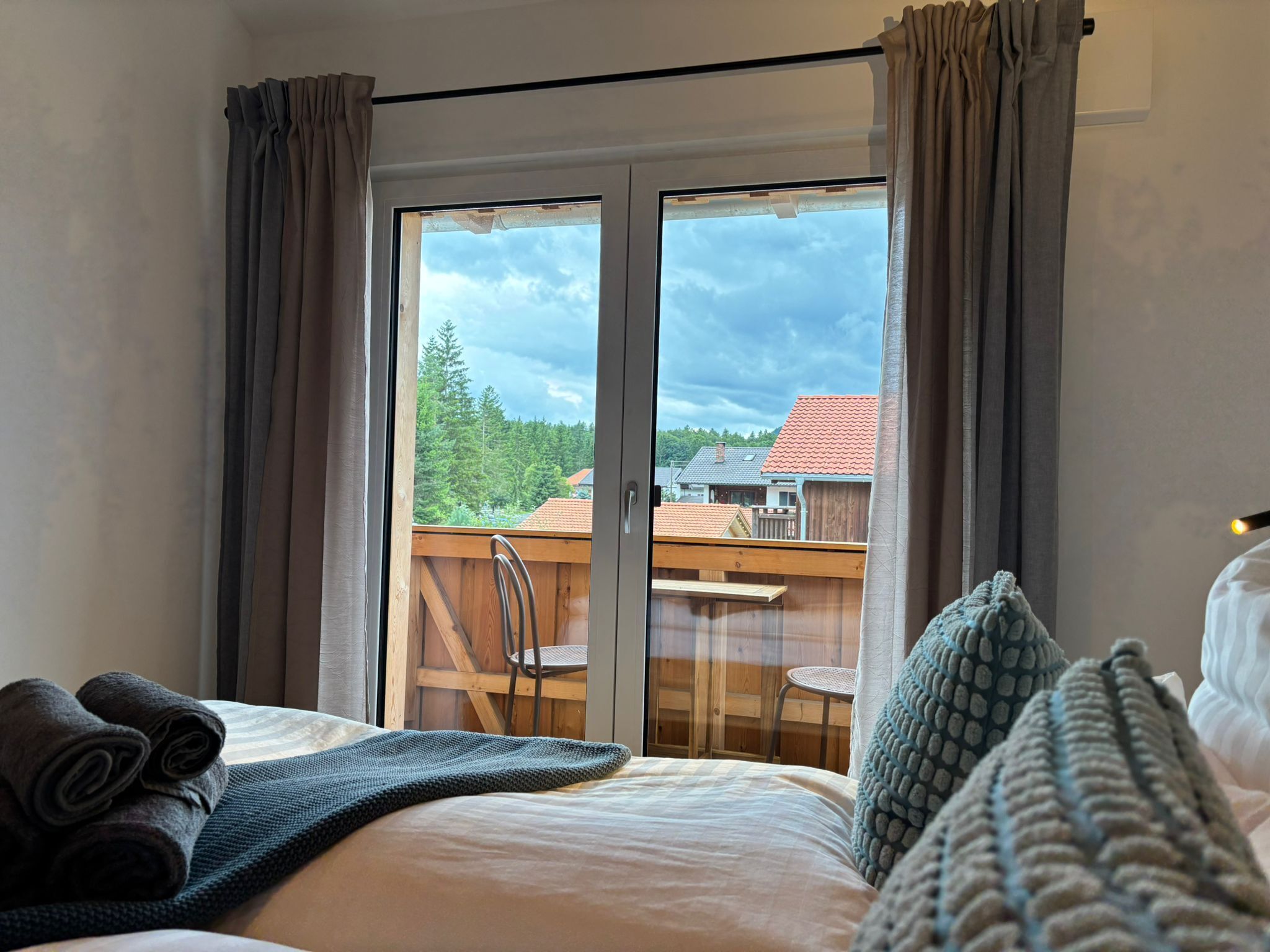 2 habitaciones, tabla de planchar con plancha y acceso a internet 