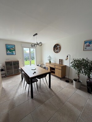 Dining - Country house (5 travelers) (Quarouble)