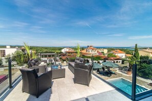 Terrace/patio - Villa Ancora near Medulin for 10 persons with private pool & pet friendly - only 800 meters from beach (Ližnjan)