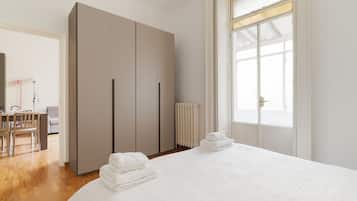 2 Schlafzimmer, Bügeleisen/Bügelbrett