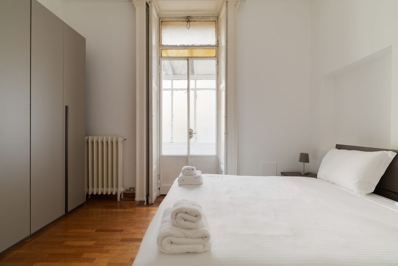 2 chambres, fer et planche à repasser