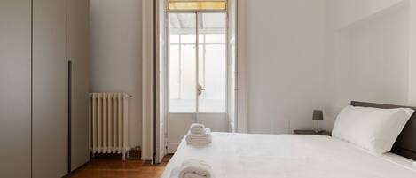 2 chambres, fer et planche Ă repasser