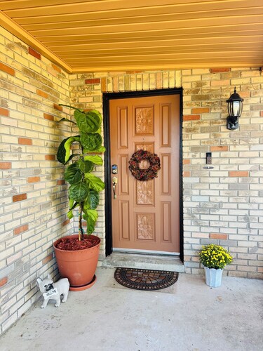 5/3 Pool Home In Central Lakeland, Pet Friendly!