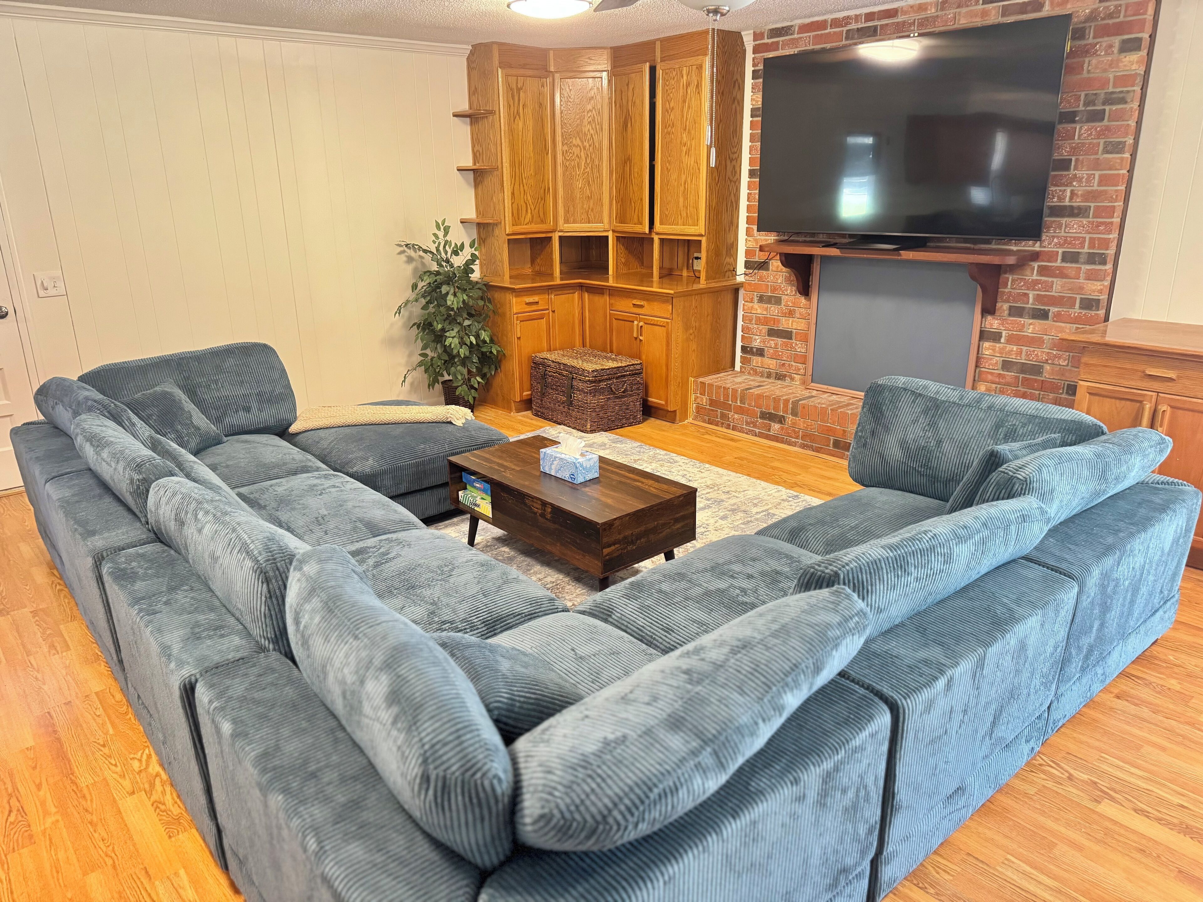 Smart TV, futbolito y libros 