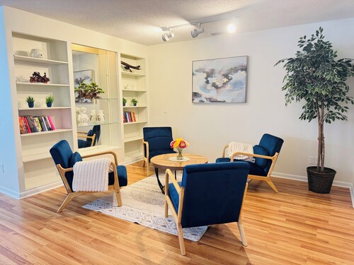 5/3 Pool Home In Central Lakeland, Pet Friendly!