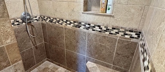 5/3 Pool Home In Central Lakeland, Pet Friendly!