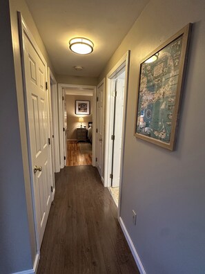 Interior - 4-Bedroom House, Mid-Island Nantucket (Nantucket)