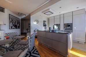 Dining - Luxury City Apartment Villach/Central/AirCon/Modern/Free Parking/Kitchen/Balcony (Villach)