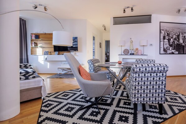 Interior - Luxury City Apartment Villach/Central/AirCon/Modern/Free Parking/Kitchen/Balcony (Villach)