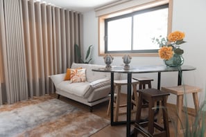 Apartment, River View | Living area | Smart TV - Estrelas do Douro (Gondomar)