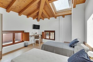 Classic Twin Room | Desk, free WiFi - Bergamo Center -Rooms (Bergamo)