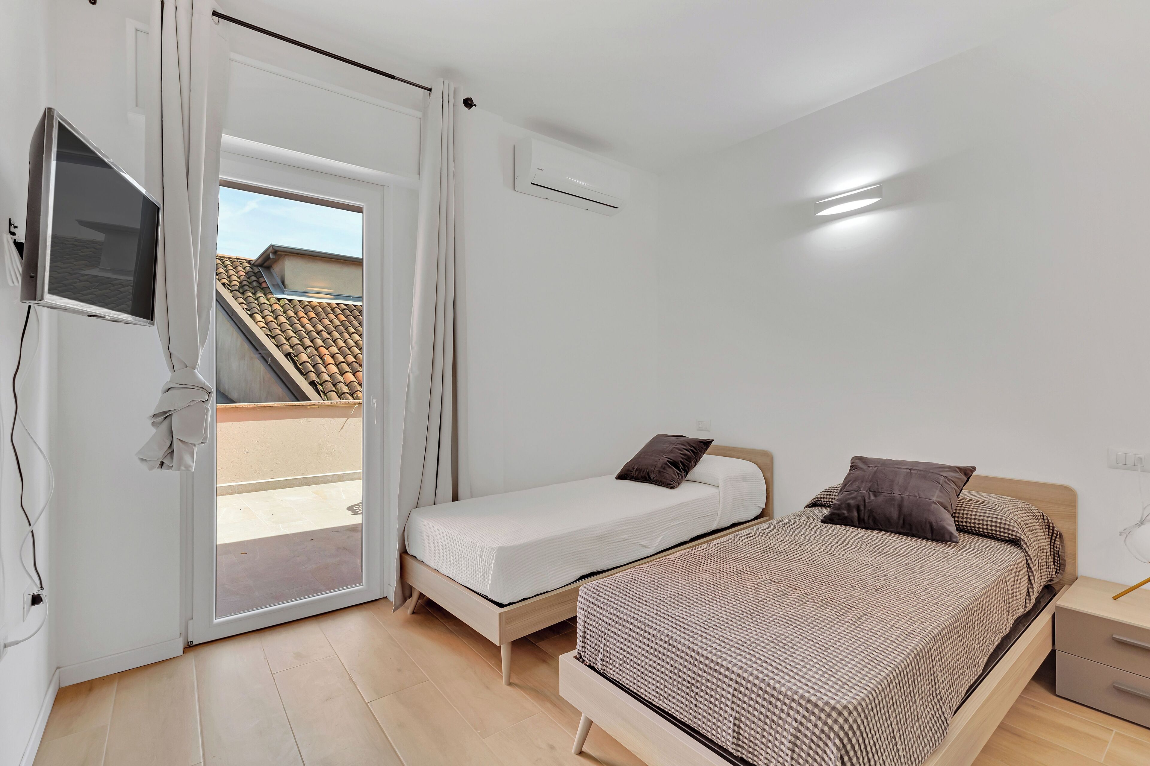 Classic Twin Room | Desk, free WiFi