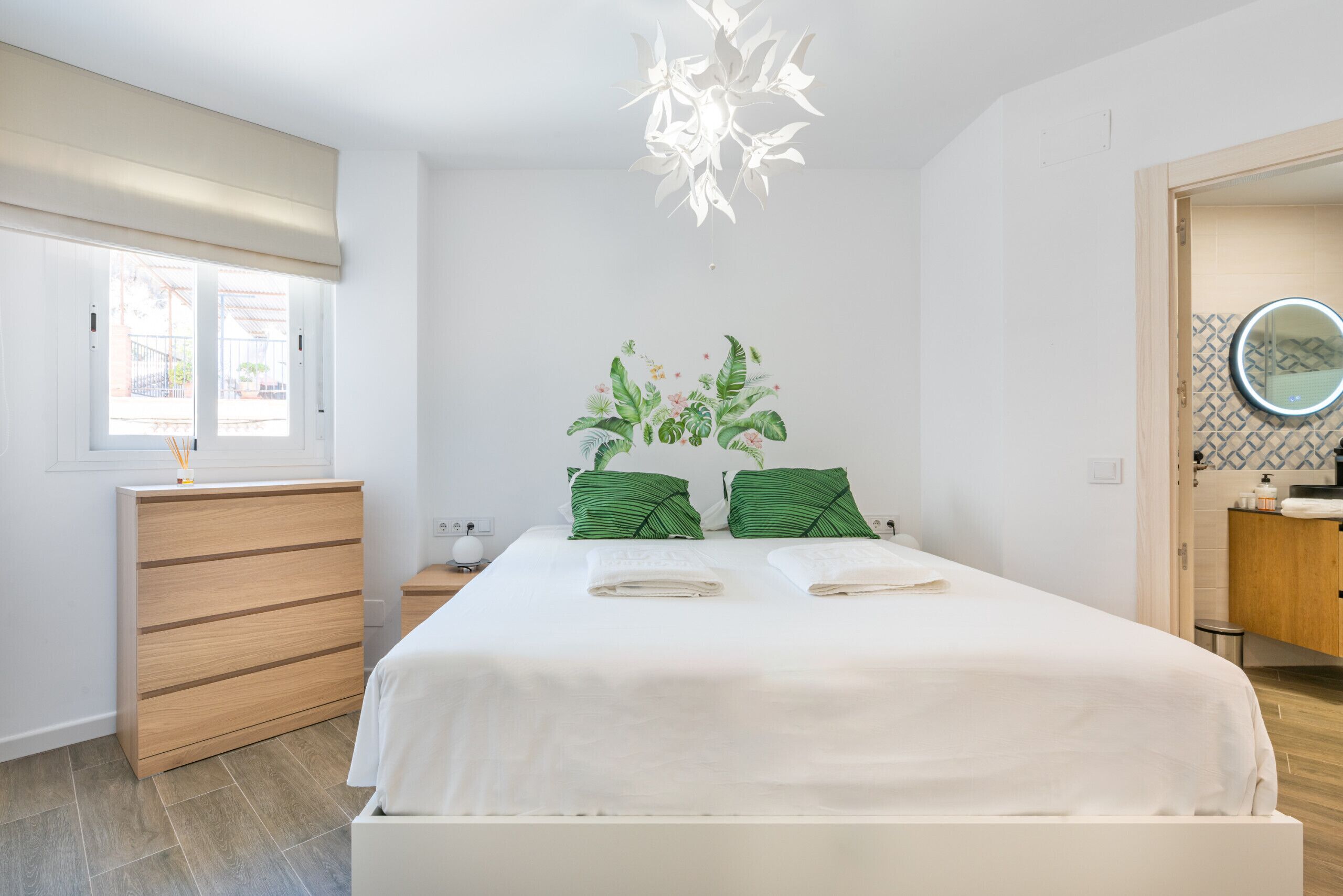 1 slaapkamer, een strijkplank/strijkijzer, gratis wifi, beddengoed
