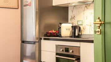 Kühlschrank, Ofen, Herdplatte, Geschirrspüler