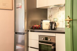 Kühlschrank, Ofen, Herdplatte, Geschirrspüler