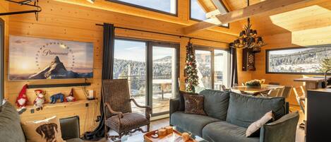 TV, peis og stereoanlegg