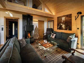 TV, lareira, aparelho de som