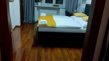 4 bedrooms, iron/ironing board, free WiFi, bed sheets