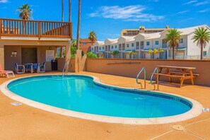 Pool - NEW! 250 Paces to Beach * Pool * 1st Floor (South Padre Island)