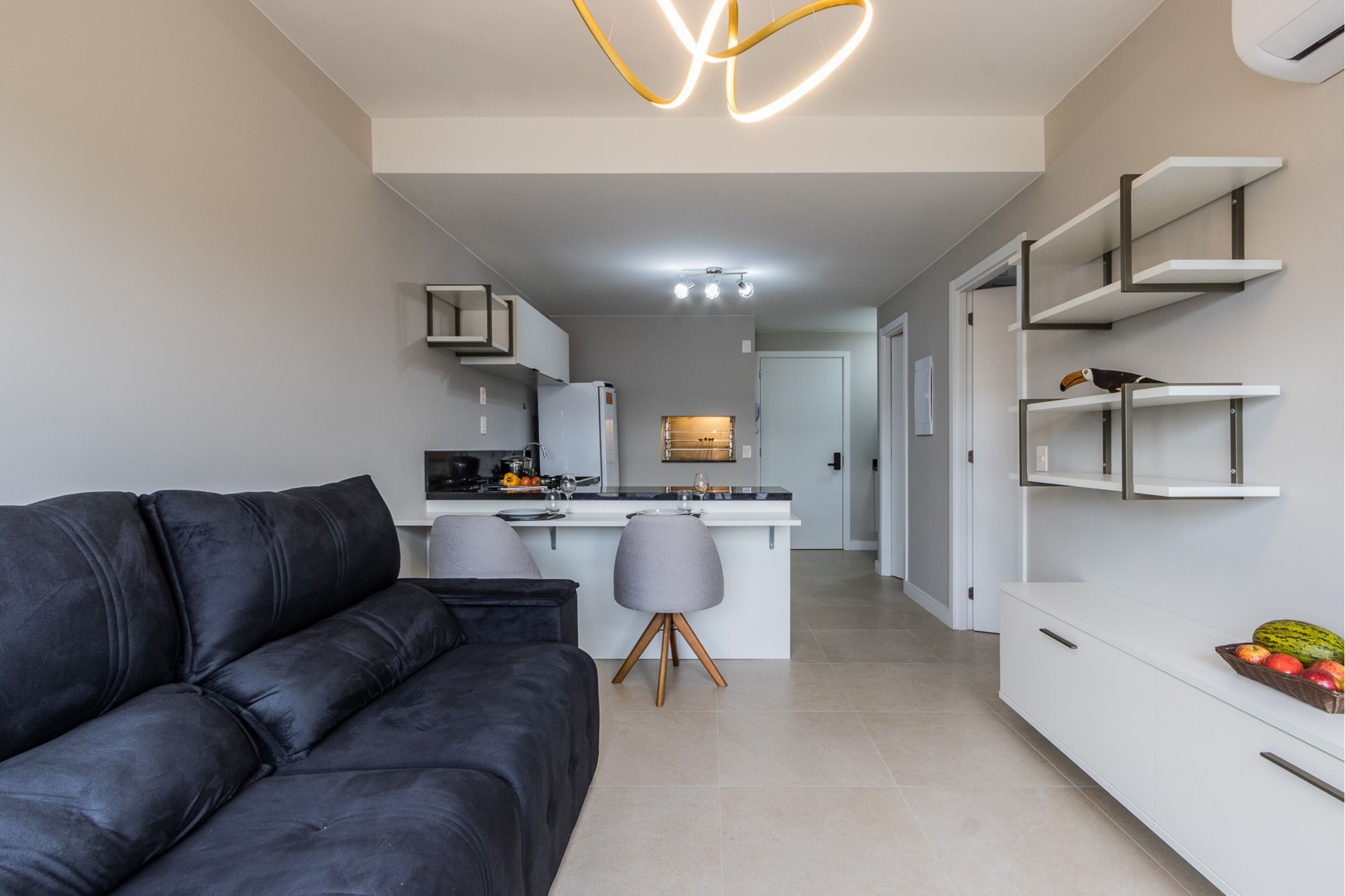 Apartamento Premium, 1 habitación, cocina | Zona de estar | Smart TV de 43 pulgadas con canales digitales