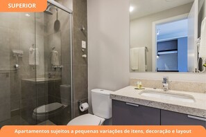 Superior Apartment | Bathroom | Shower, towels, soap - GO Cidade Baixa by My Way (Porto Alegre)