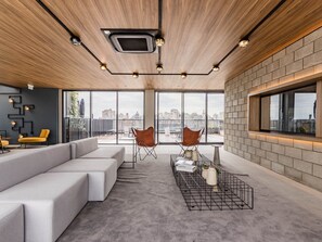 43 吋智能電視連數碼電視頻道