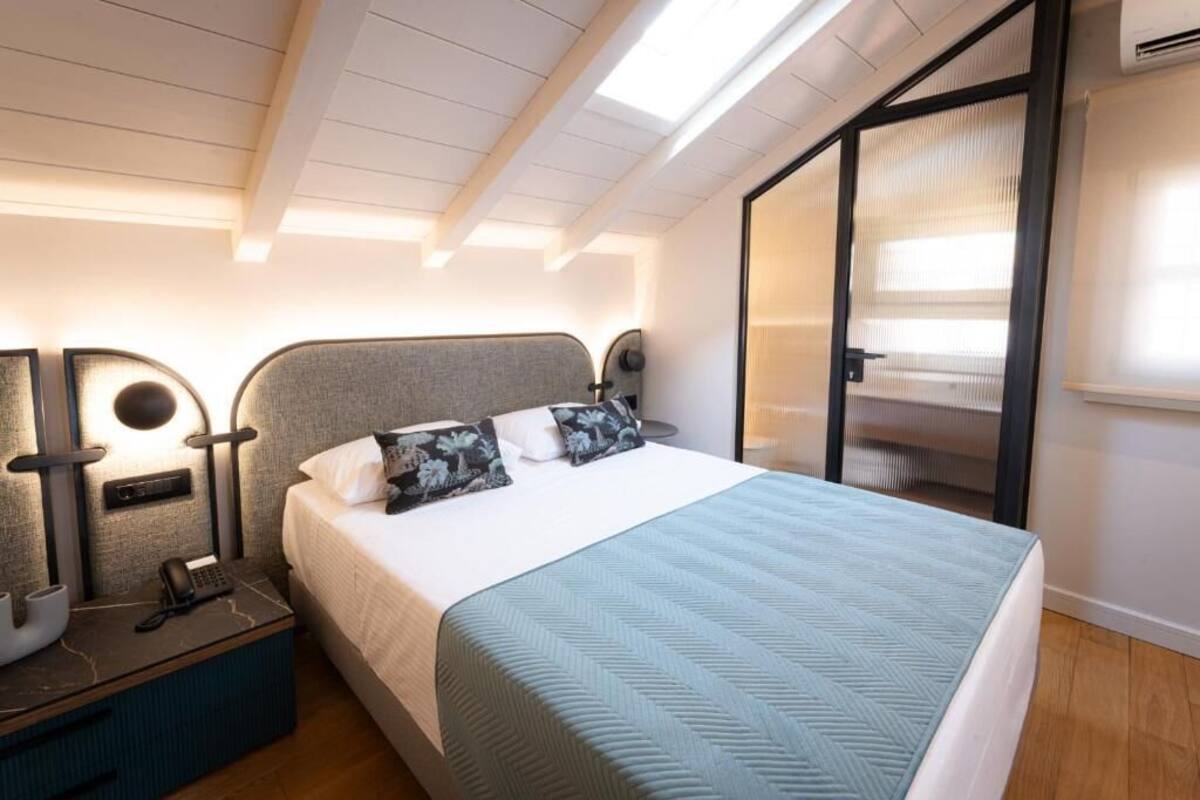 Attic Deluxe Split Level , Private Terrace | Premium bedding, pillowtop beds, desk, soundproofing