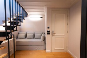 Attic Deluxe Split Level , Private Terrace | Premium bedding, pillowtop beds, desk, free WiFi - Navria Hotel (Nafplio)