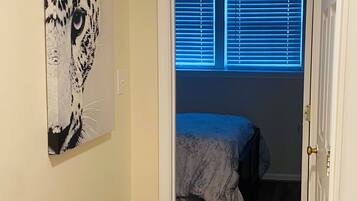 1 slaapkamer, een strijkplank/strijkijzer, wifi, beddengoed