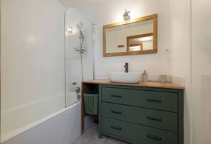 Hårtørrer, håndklæder