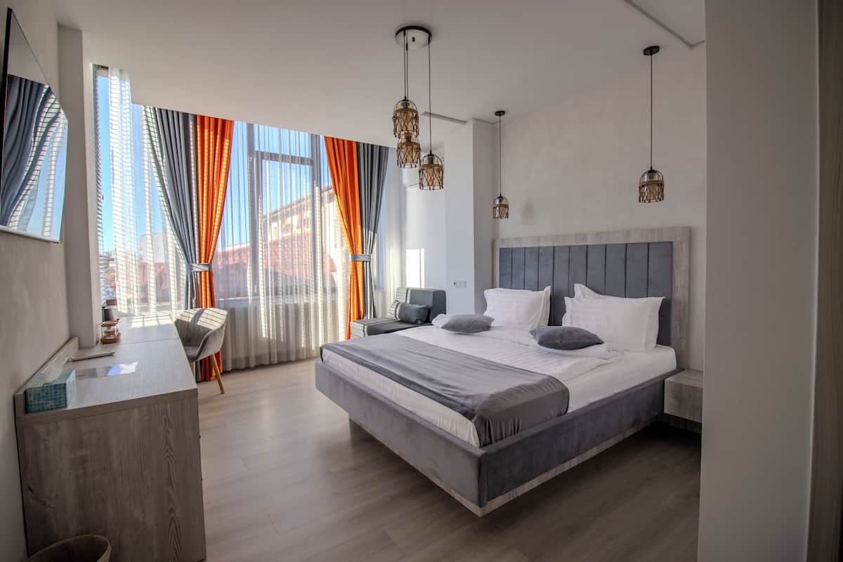 Superior Double Room | Soundproofing, iron/ironing board, free WiFi