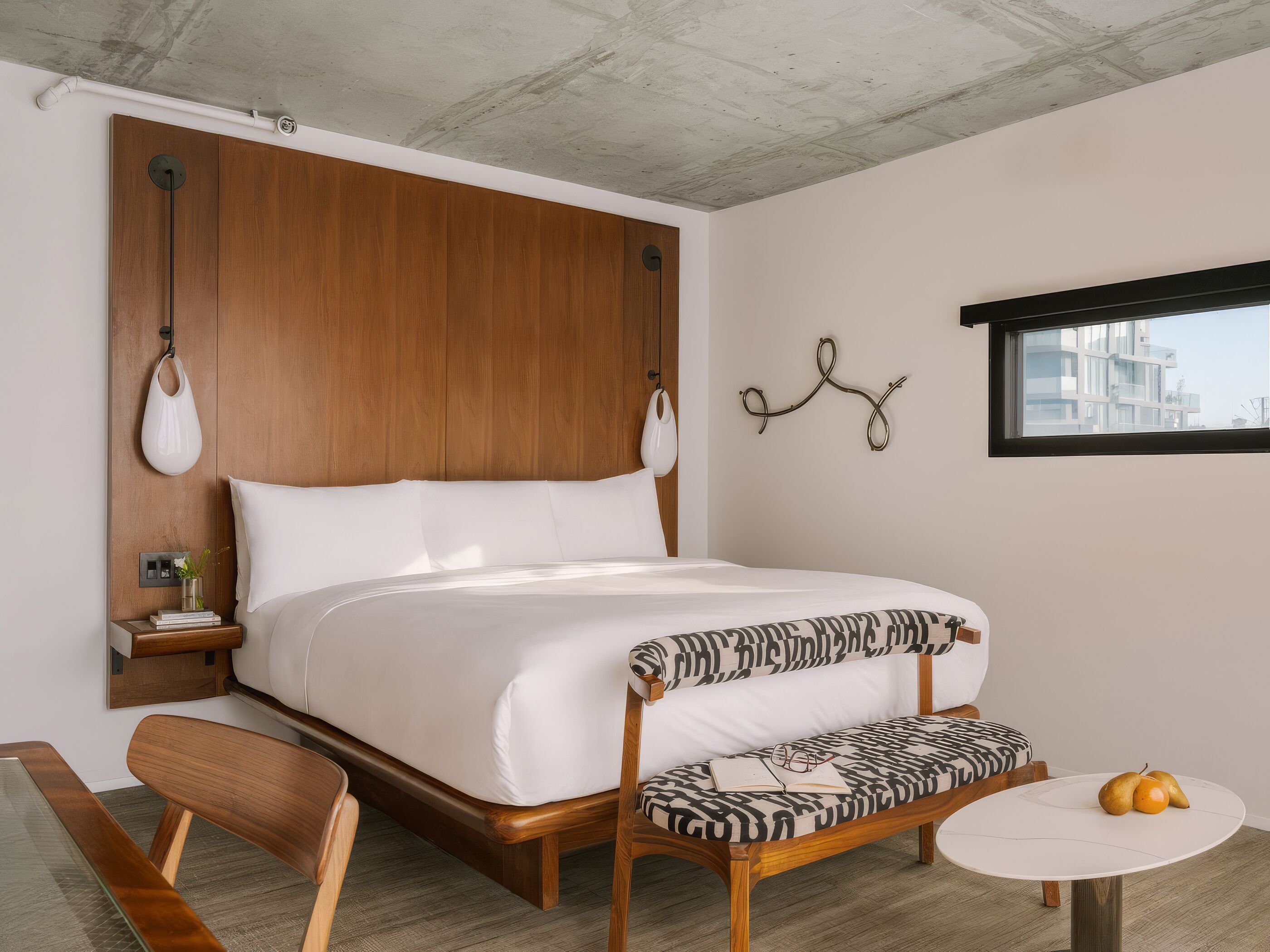 Deluxe King | Premium bedding, pillowtop beds, in-room safe, desk