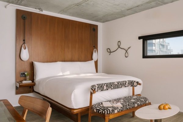 Deluxe King | Premium bedding, pillowtop beds, in-room safe, desk