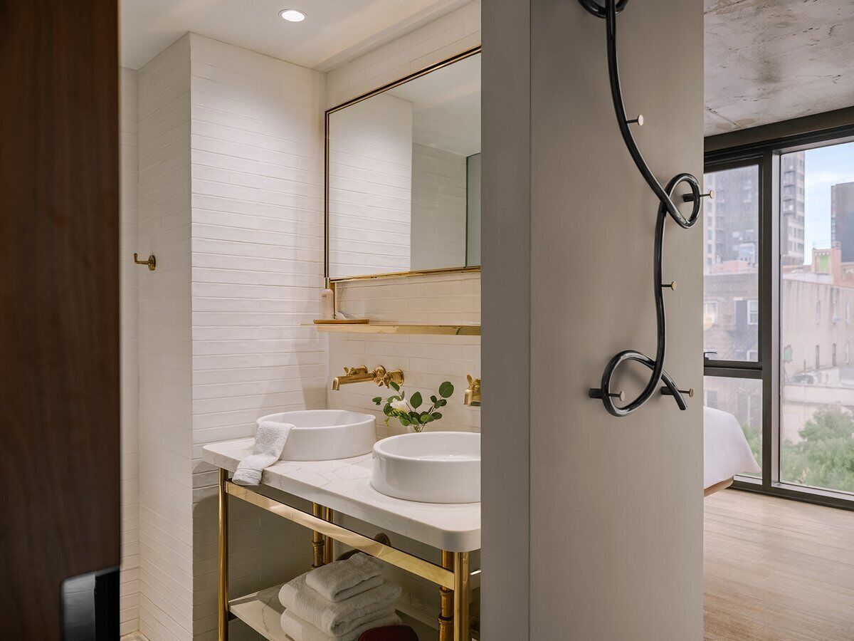 Premium Corner King | Baño | Secadora de cabello, toallas, jabón, shampoo 