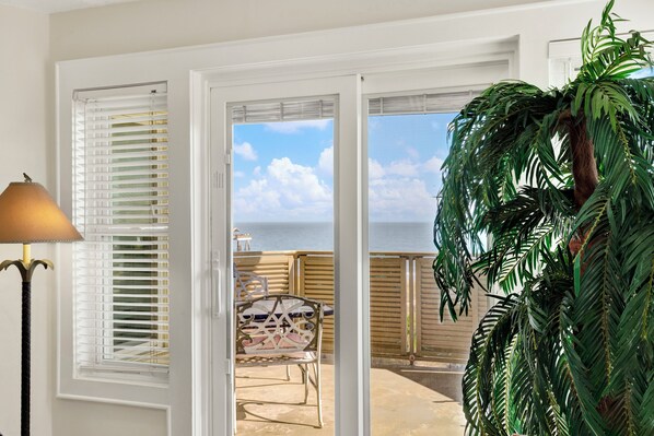Interior - Superb 3-bedroom ocean view condo located within walking distance to everything! (Tybee Island)