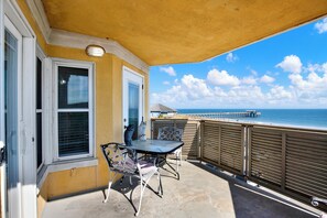 Outdoor dining - Superb 3-bedroom ocean view condo located within walking distance to everything! (Tybee Island)