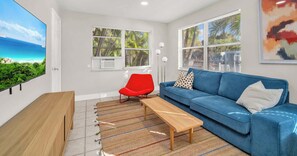TV, offices - The Jute Box - Pool - Waterview - Wilton Drive (Oakland Park)