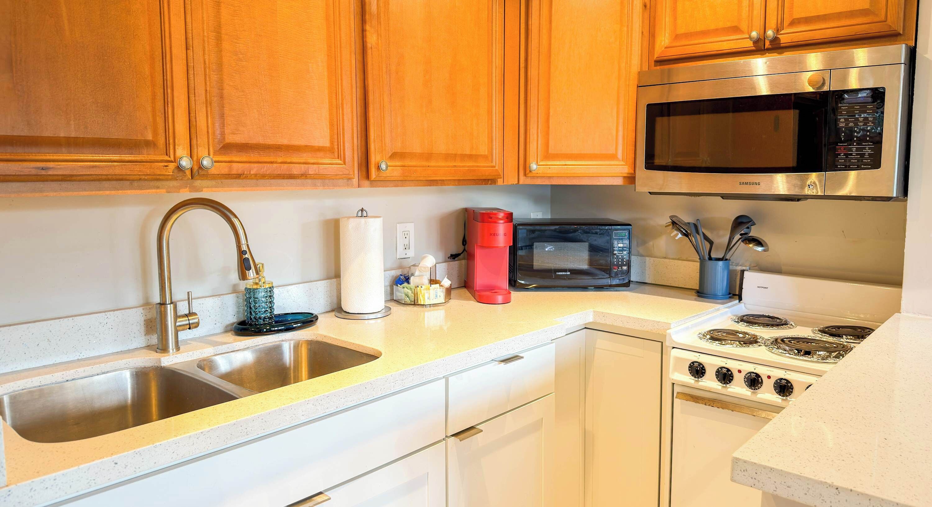 Fridge, microwave, oven, stovetop