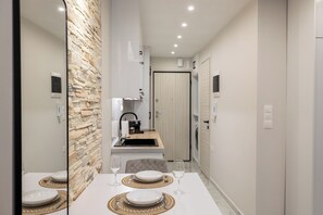 Dining - Urban Pulse #by db apartmets (Thessaloniki)