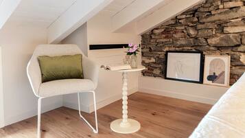 Apartment, Lake View | Premium bedding, down duvets, iron/ironing board, cots/infant beds